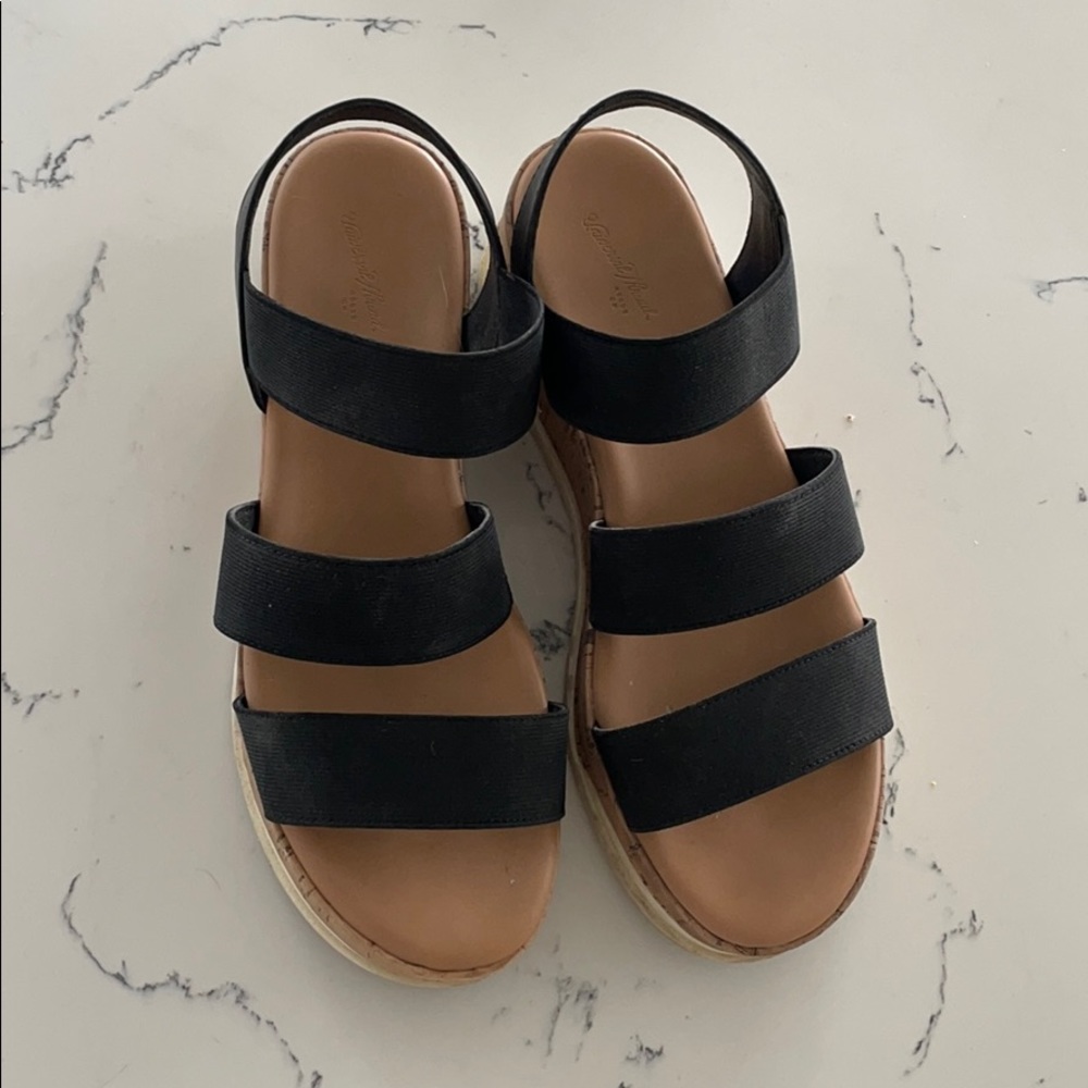 Sandals - Picture 3 of 4